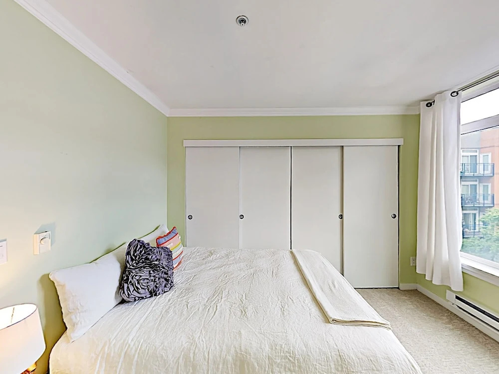 Chic Belltown Court W/ Pool & Rooftop Deck 2 Bedroom Condo
