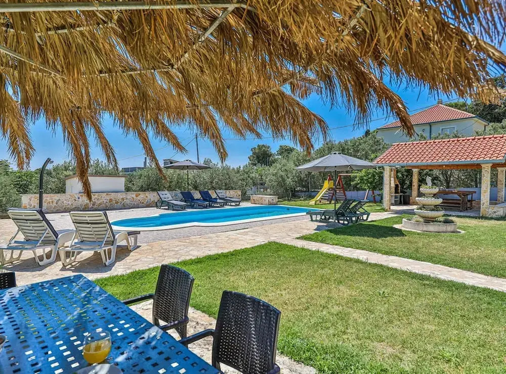 Exquisite Spacious Villa Bufaline with Pool and Gym