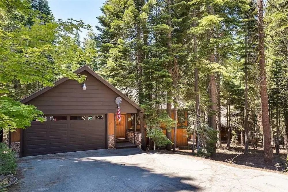 Sauna and Pool Table in Unique Cabin! #313