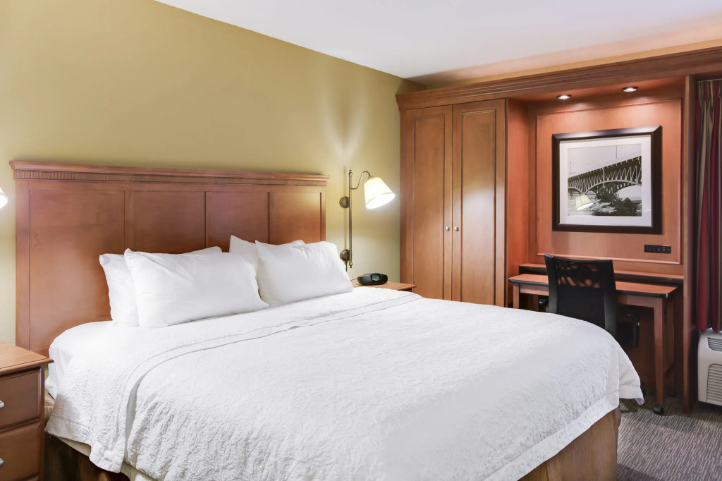 Pittsburgh Airport Inn and Suites