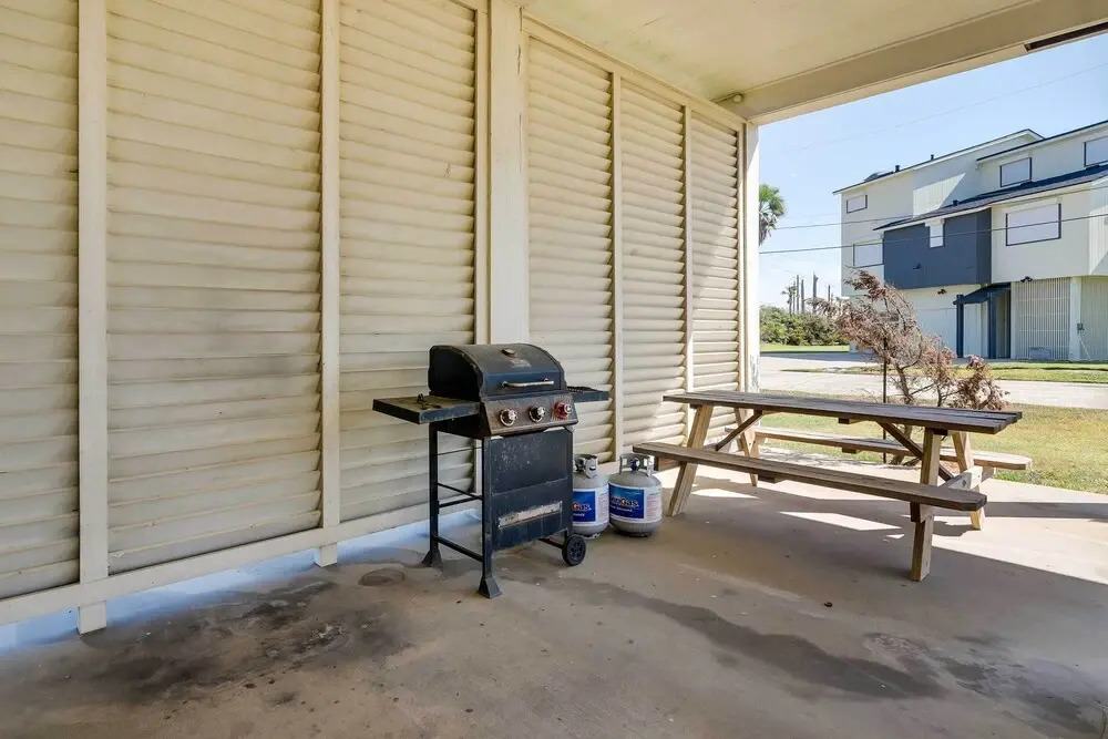 Walk to Ocean! Family & Pet-friendly Galveston Gem