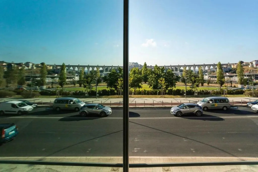 GuestReady - Spacious and Modern Campolide Family Apt Fits 6