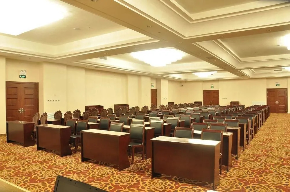 Yanji Changbaisong Hotel