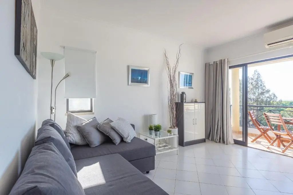 Modern Top Floor Apartment 60m2 - Balcony with Pool & Sea View - Vilamoura