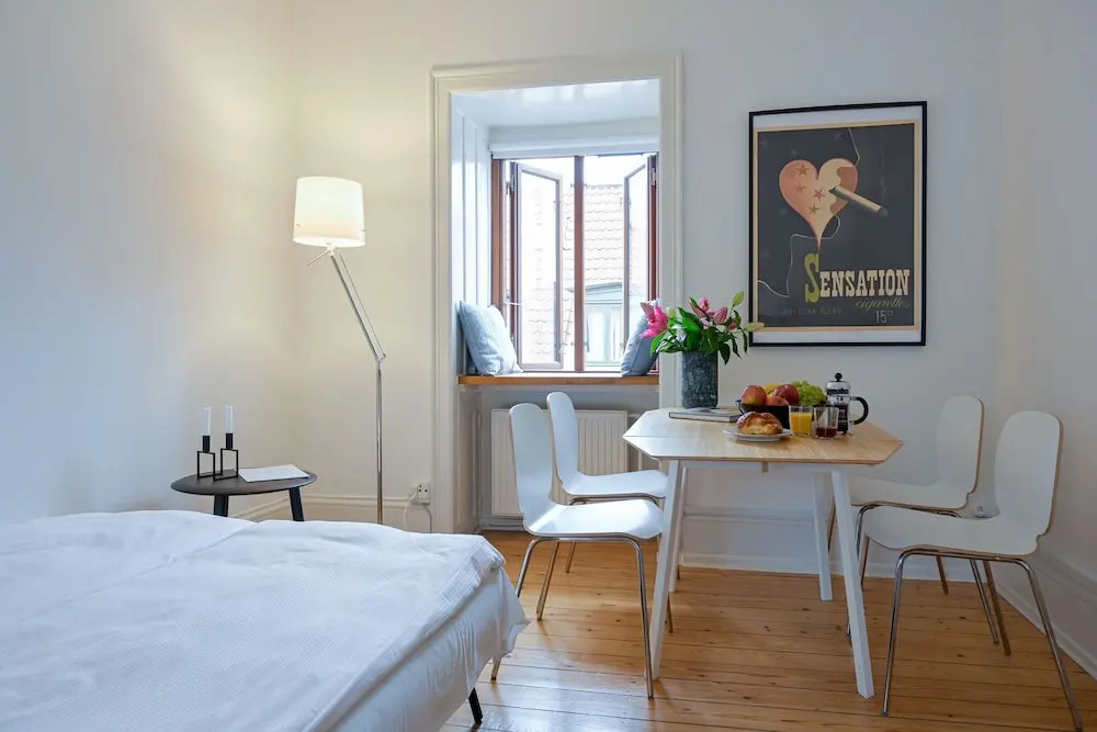 Cozy One-bedroom Apartment in Copenhagen Downtown
