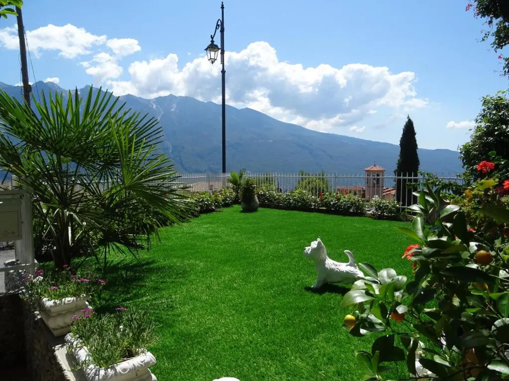 Casa Piccini garden by Gardadomusmea