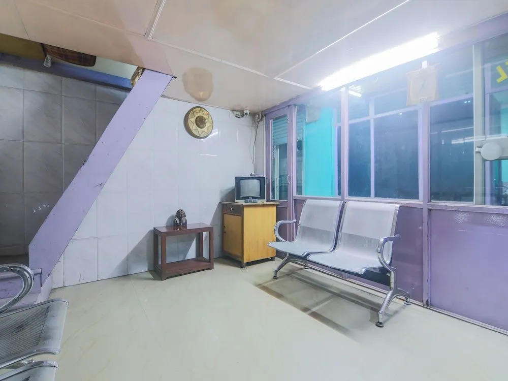OYO 23373 Hotel Midline