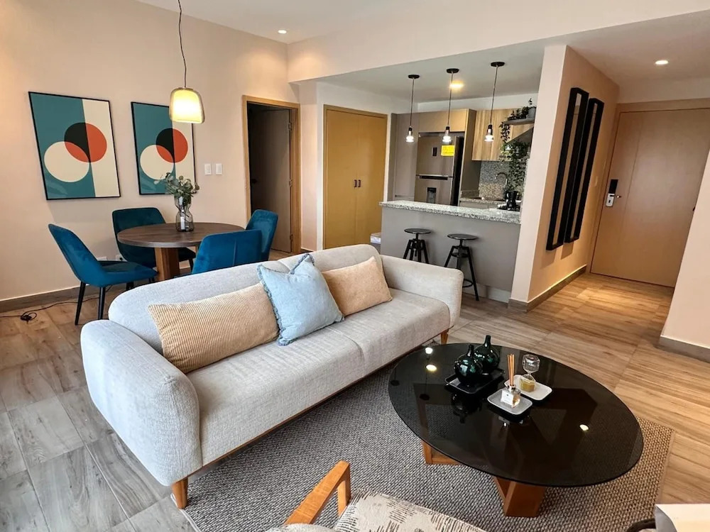 Breakfast Included at Regatta Living 304
