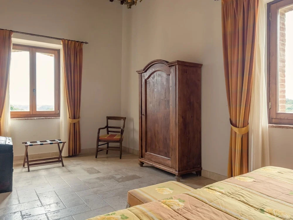 Farmhouse in Rapolano-terme With Swimming Pool, Garden, BBQ
