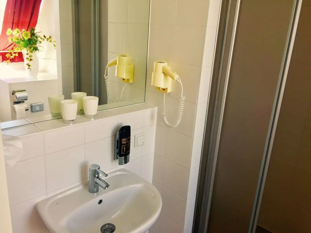 A&T Hotel & Hostel