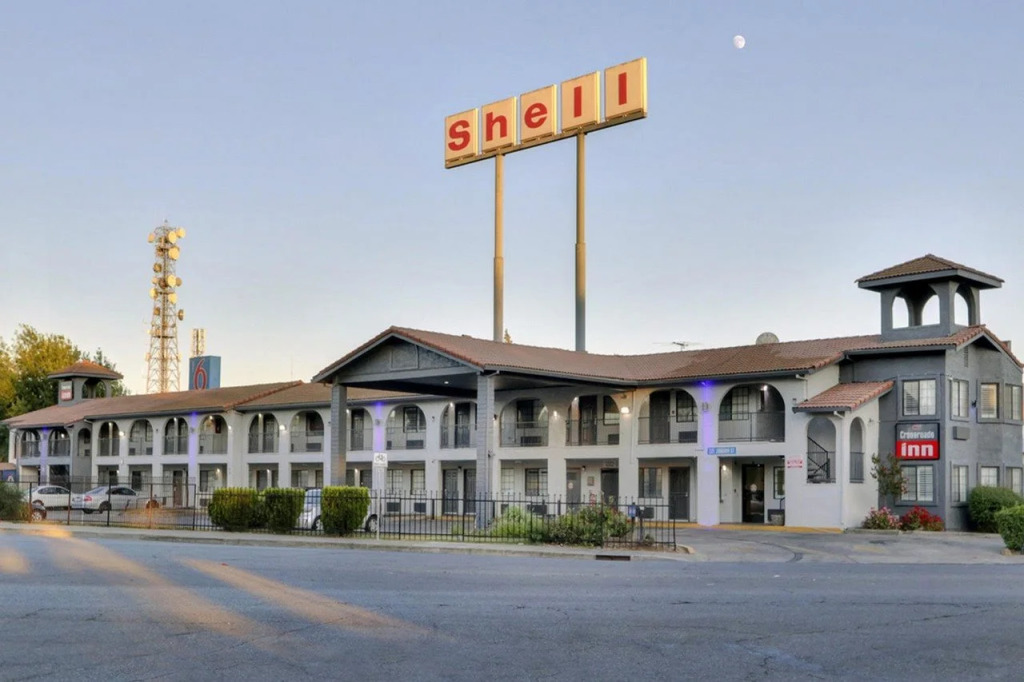 Crossroads Inn - Downtown Sacramento