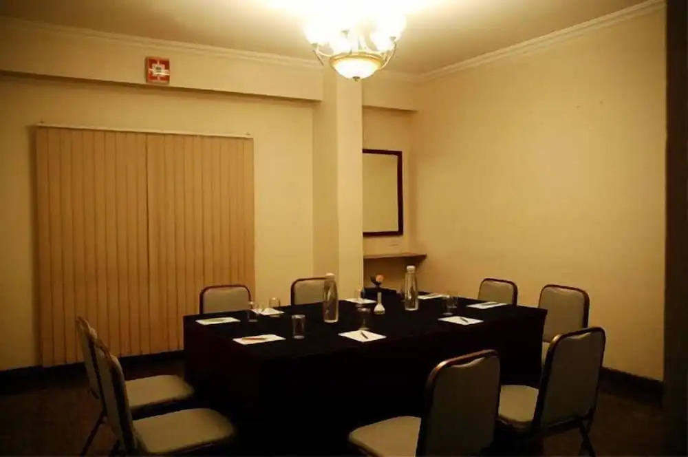 Kamat Lingapur Hotel