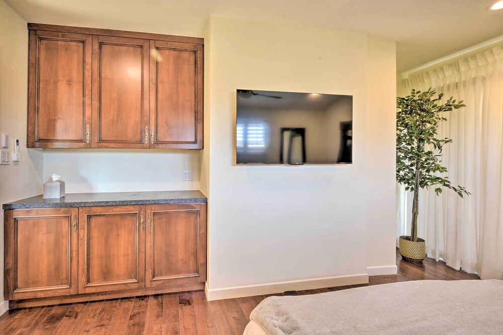 Los Angeles Suite ~ 12 Mi From Downtown!