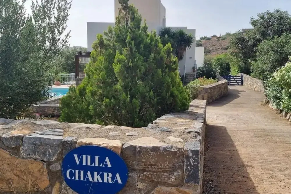Plaka-sleeps4-parking-pool-hottub-seaviews