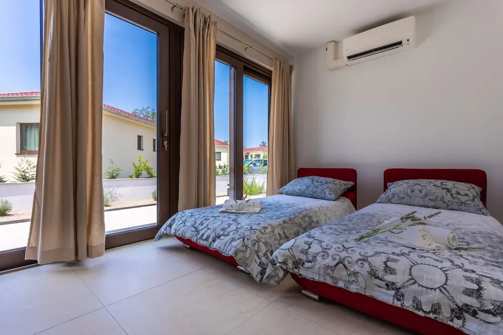 VSG Resort - 200m from Beach, Pool, Sauna & Jacuzzi