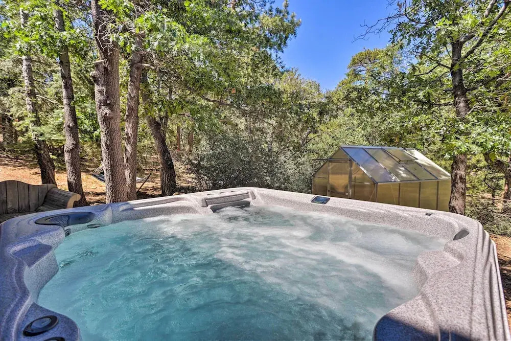 Near Bear Mountain & Big Bear Lake: Gem w/ Hot Tub