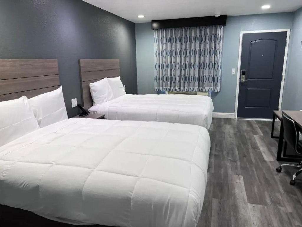 Travelodge Santa Cruz Riviera