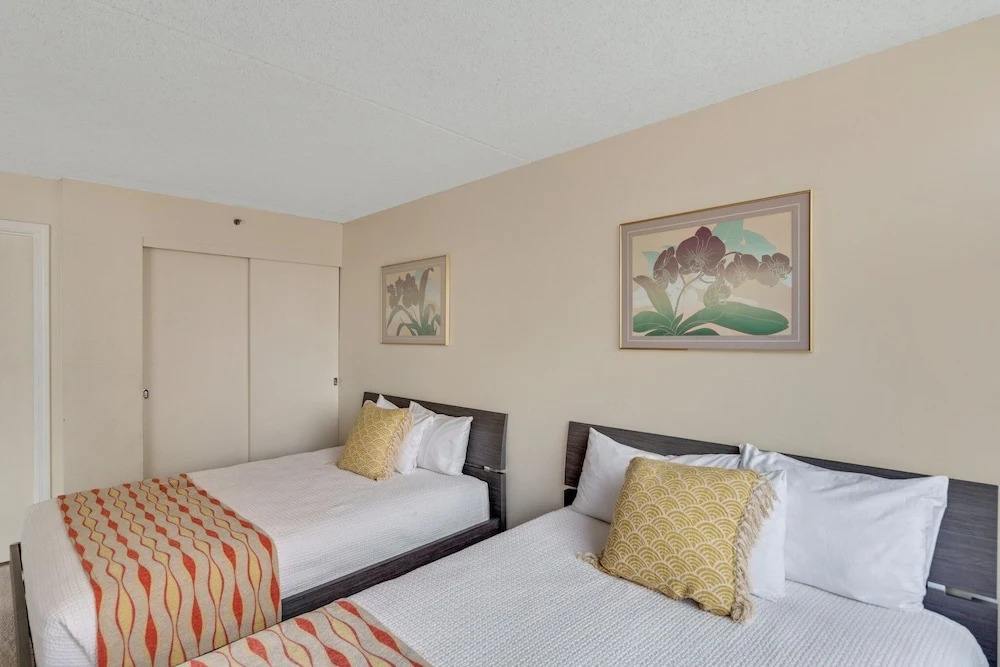 Waikiki Banyan #2801-1 by RedAwning