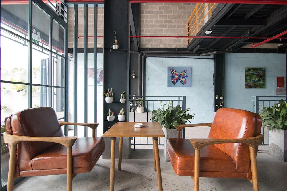 RedDoorz Plus @ Ung Van Khiem Street