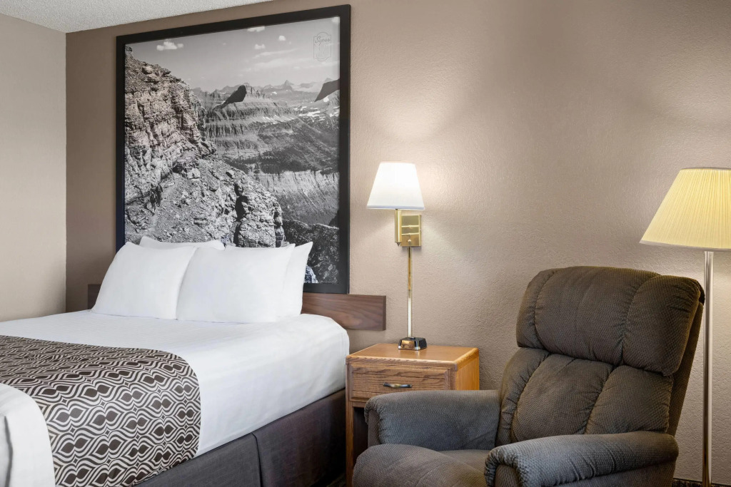 Super 8 by Wyndham Lewistown