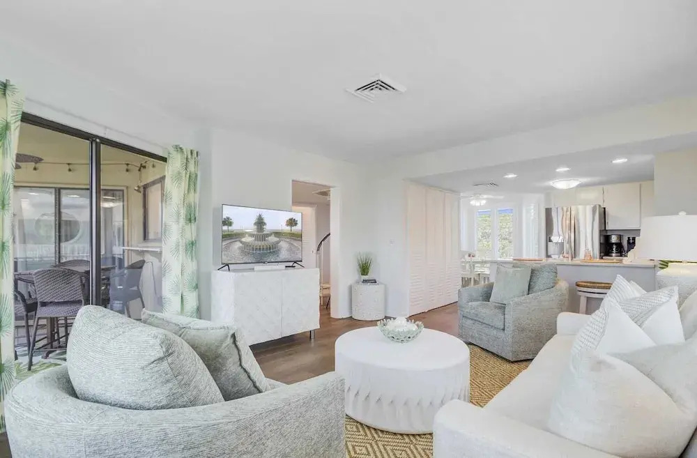 Oceanview Condo + Pool, Balcony & Beach Access 304 D Port O Call by Avantstay