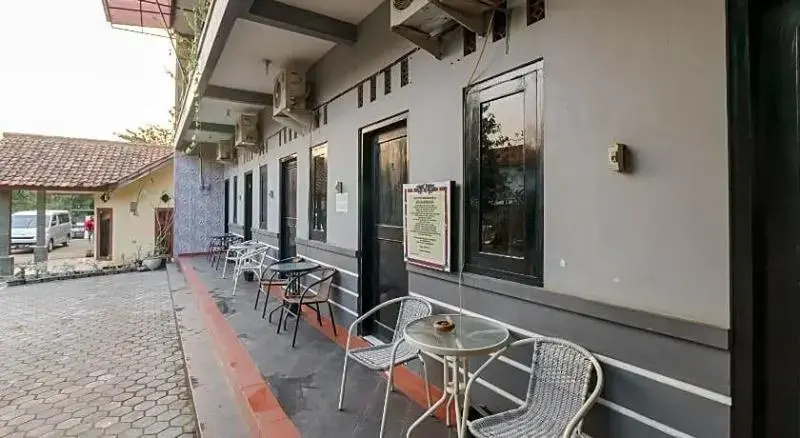 RedDoorz Syariah near Ciledug Station