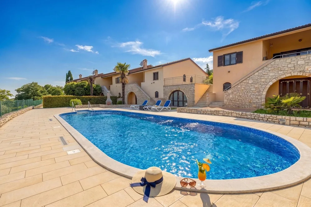 Pool House Kristina Near Porec