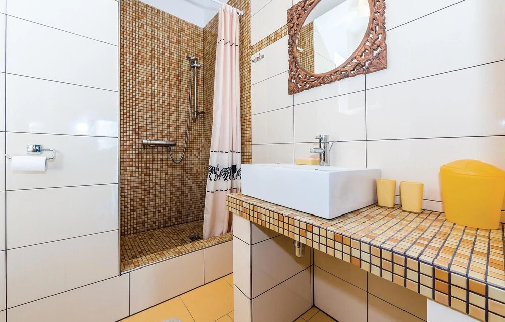 Stunning Home in Sibenik With Wifi and 5 Bedrooms