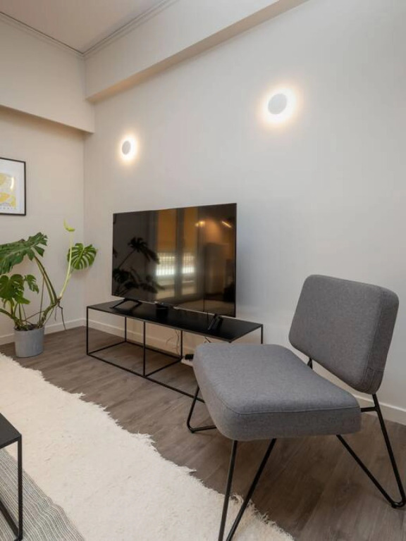 1B · The Beehive Apartment with Luxury Interior