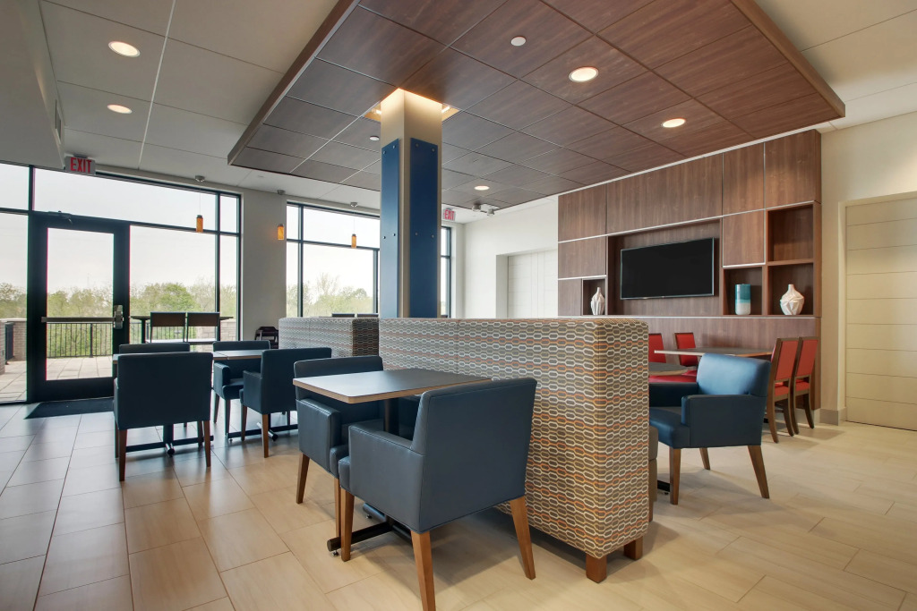 Holiday Inn Express & Suites - Elizabethtown North by IHG