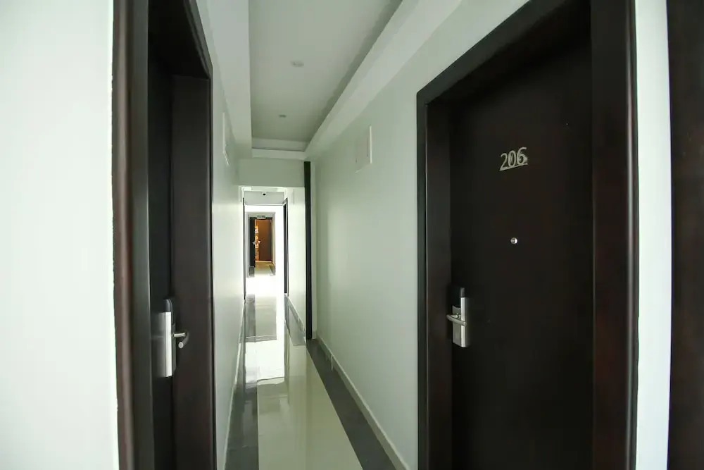 Capital O 358 Viveka Hotel