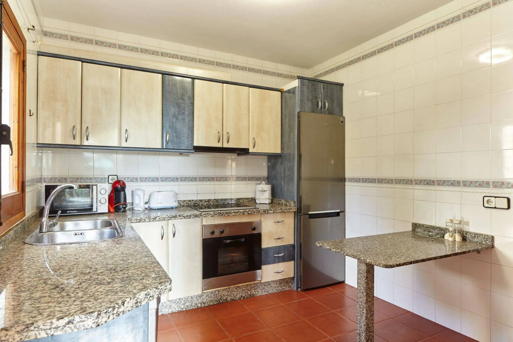 Villa by Playa den Bossa & Ibiza town 7min, BBQ