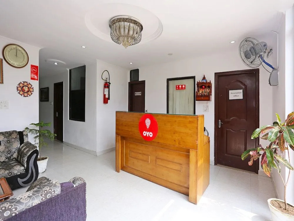 OYO 9846 Royal Plaza