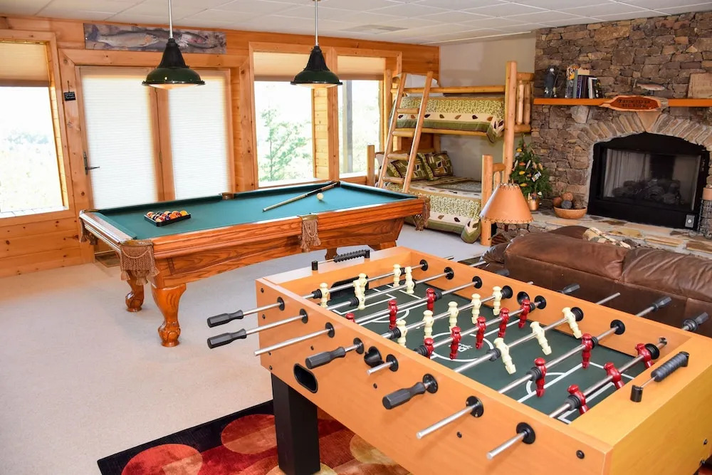 PAPA BEAR'S DEN - 5 Br Cabin