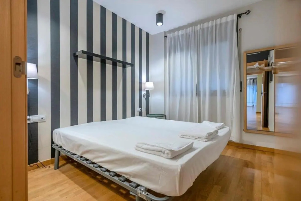 Modern and bright apartment in Eixample 3-2