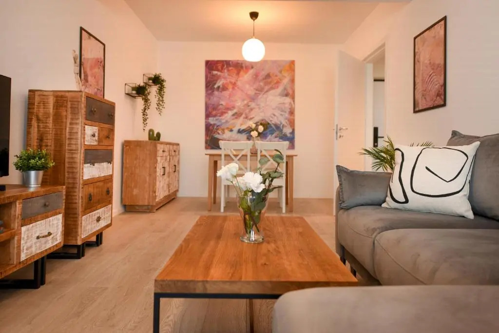 SUGAR RUSH - Modern 1BR Apt with Balcony