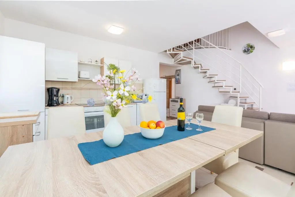 Apartment Lovorka 5