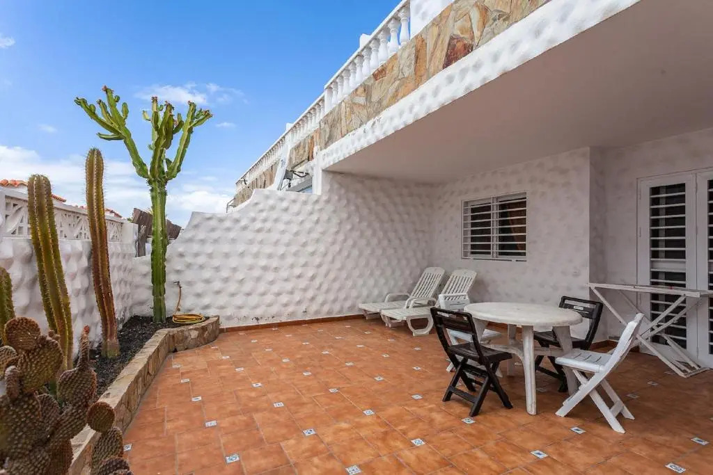 Apartment Near the Beach With a Huge Terrace Patio, Wifi and Parking