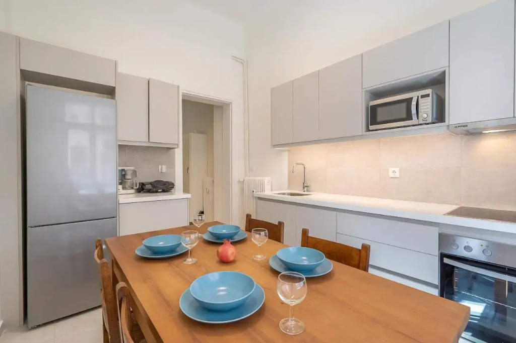 Charming 3bd apt. close to metro