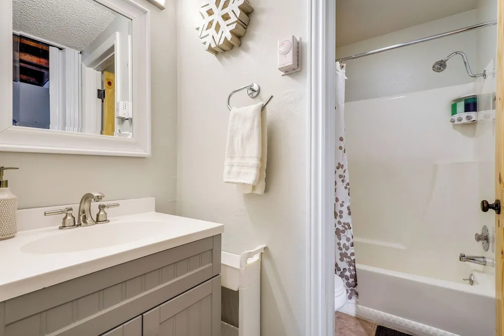 Townhome w/ Mtn View - Walk to Brian Head Lifts!