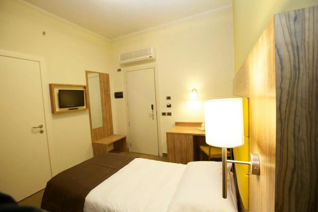 Giga Hotel