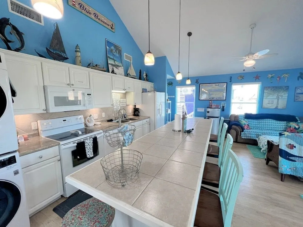 Blue Beacon 2 Bedroom Home by Redawning