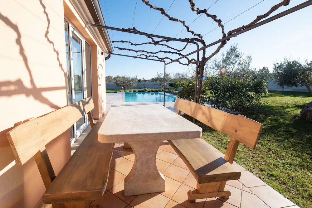 Olive & Lavender villa with pool