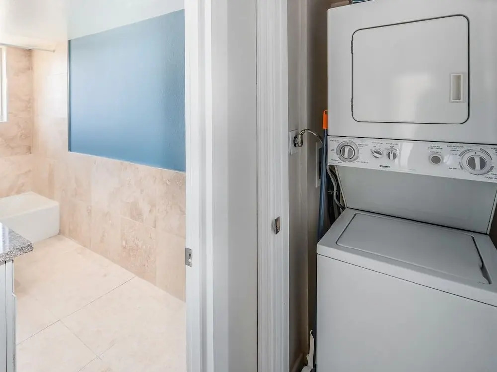 Charming 1BR With Pool by WanderJaunt