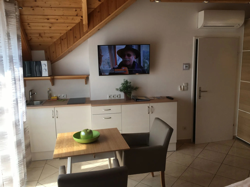 AJO Apartments - Alte Donau Lake or Garden View Balcony Studio - Self-Check-in