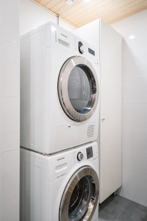 Modern 1BR Apt in Mall of Tripla