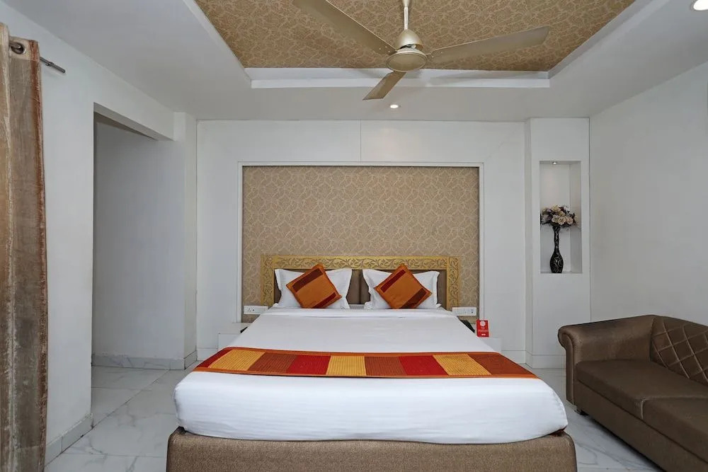 OYO 10277 Hotel Delux Golden