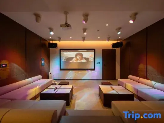 Jiuheyueyuan Wenquan Forest Resort Hotel