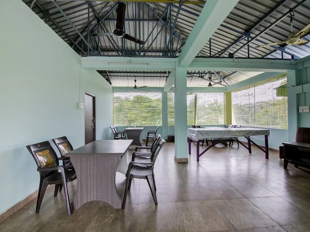 OYO 12812 Four Seasons Villa