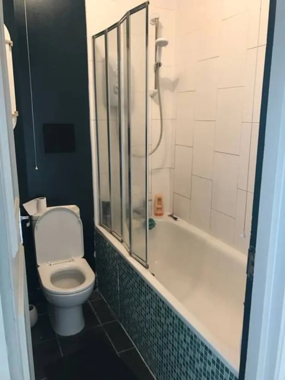 2 Bedroom Apartment Near Stepney Green Sleeps 4